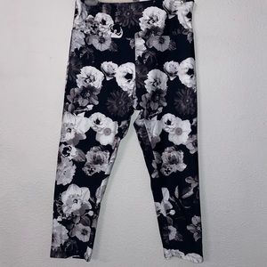 Black and white floral leggings